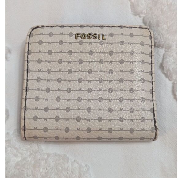 🤎 Fossil Bifold Wallet White Brown Pre-owned - Picture 1 of 4